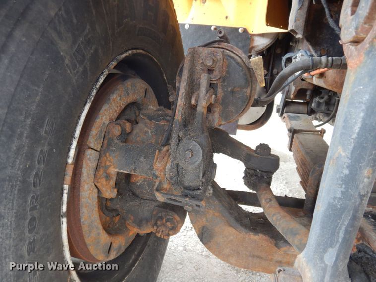 image for item LM9540 2004 International 7400  dump truck