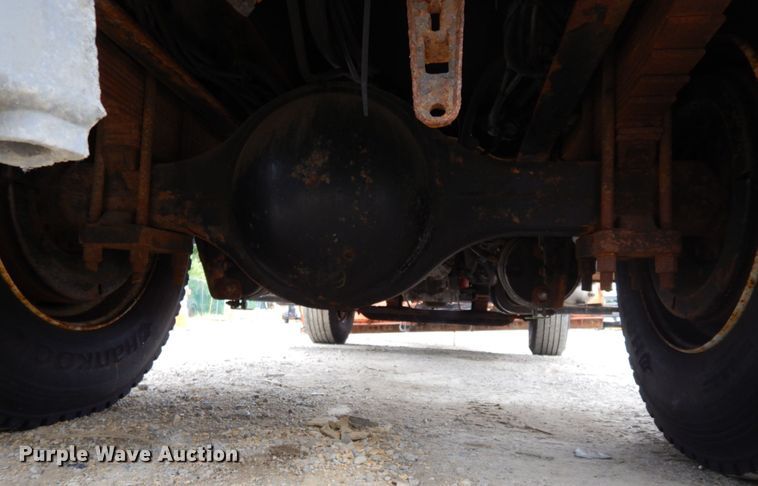 image for item LM9540 2004 International 7400  dump truck