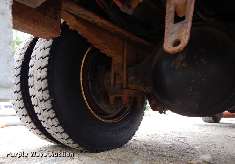 image for item LM9540 2004 International 7400  dump truck