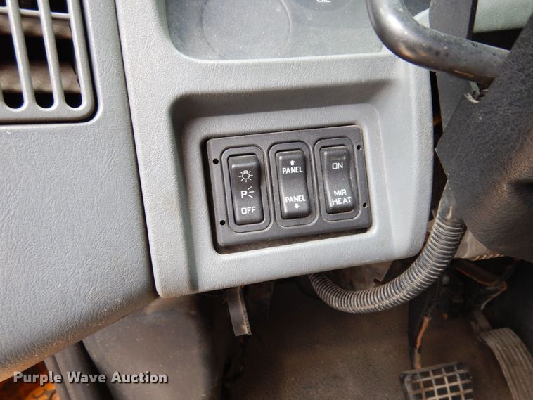 image for item LM9540 2004 International 7400  dump truck