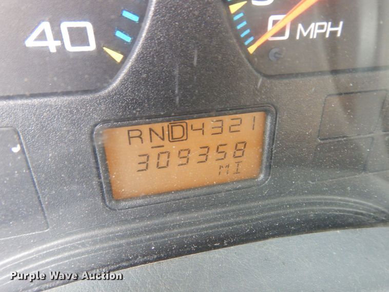 image for item LM9540 2004 International 7400  dump truck