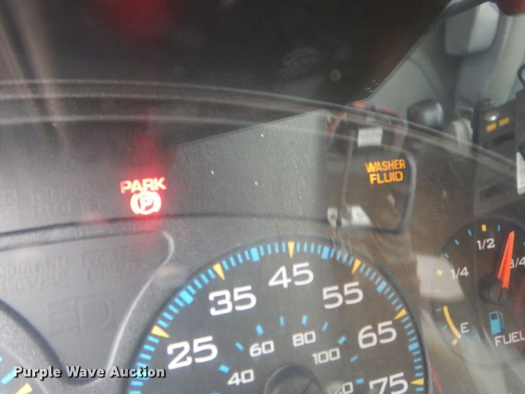 image for item LM9540 2004 International 7400  dump truck