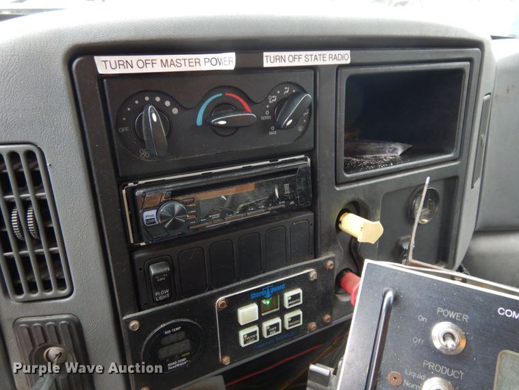 image for item LM9540 2004 International 7400  dump truck