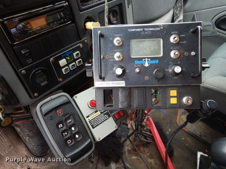 image for item LM9540 2004 International 7400  dump truck