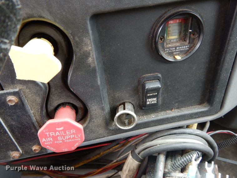 image for item LM9540 2004 International 7400  dump truck