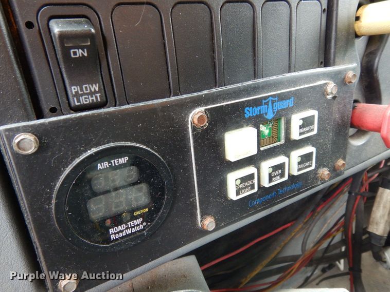 image for item LM9540 2004 International 7400  dump truck