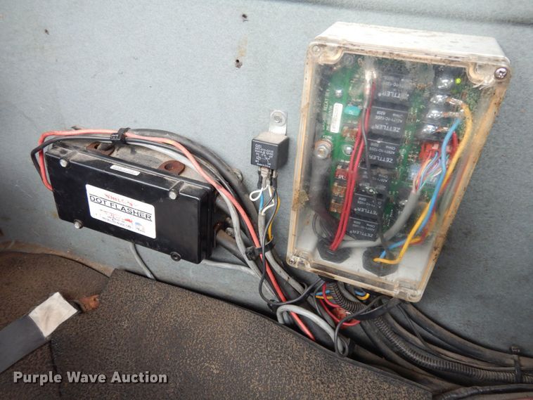 image for item LM9540 2004 International 7400  dump truck