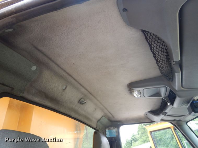 image for item LM9540 2004 International 7400  dump truck