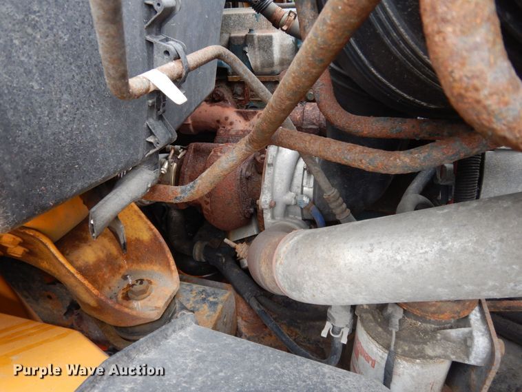 image for item LM9540 2004 International 7400  dump truck