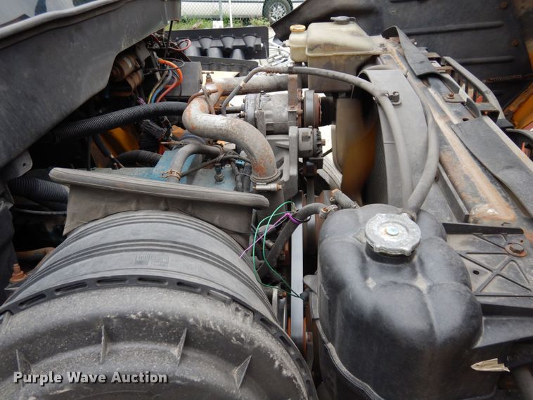 image for item LM9540 2004 International 7400  dump truck