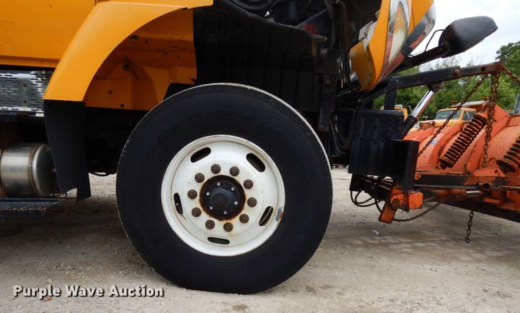 image for item LM9540 2004 International 7400  dump truck