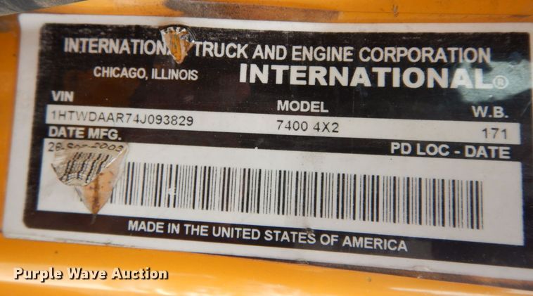 image for item LM9540 2004 International 7400  dump truck