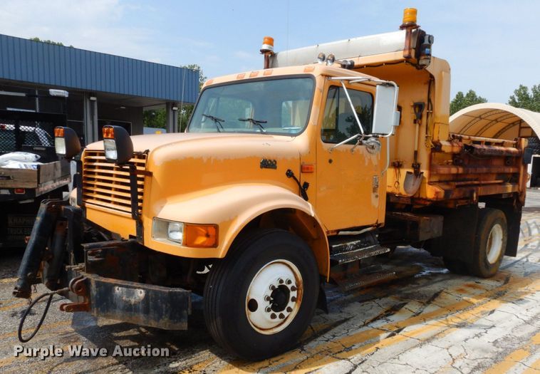 image for item LM9542 2001 International 4900  dump truck