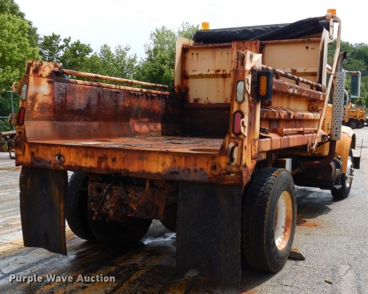 image for item LM9542 2001 International 4900  dump truck