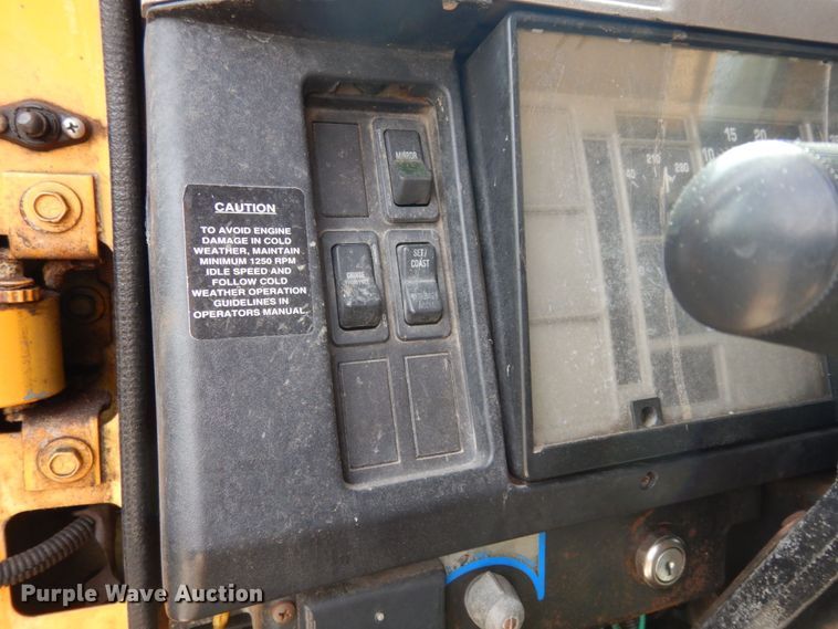 image for item LM9542 2001 International 4900  dump truck