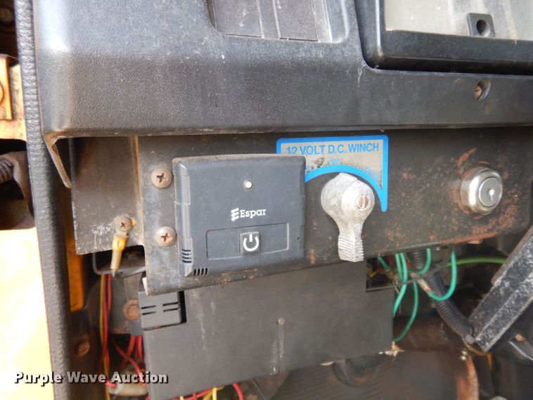 image for item LM9542 2001 International 4900  dump truck