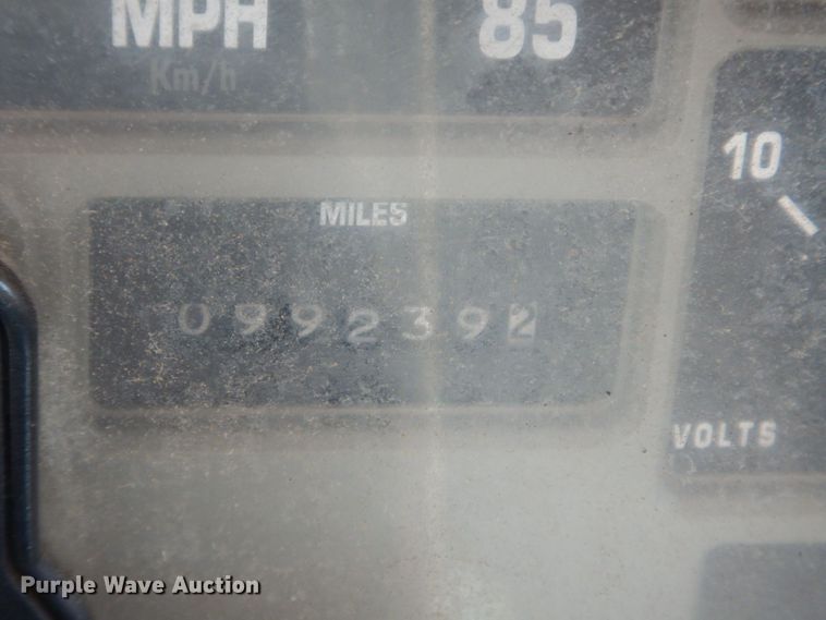 image for item LM9542 2001 International 4900  dump truck