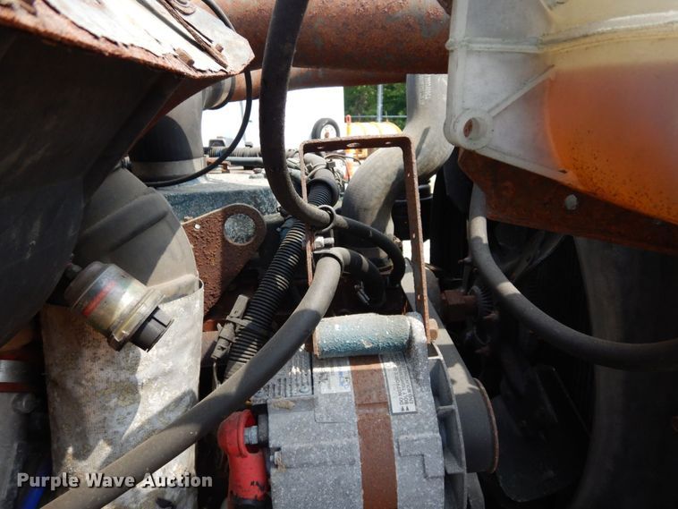 image for item LM9542 2001 International 4900  dump truck