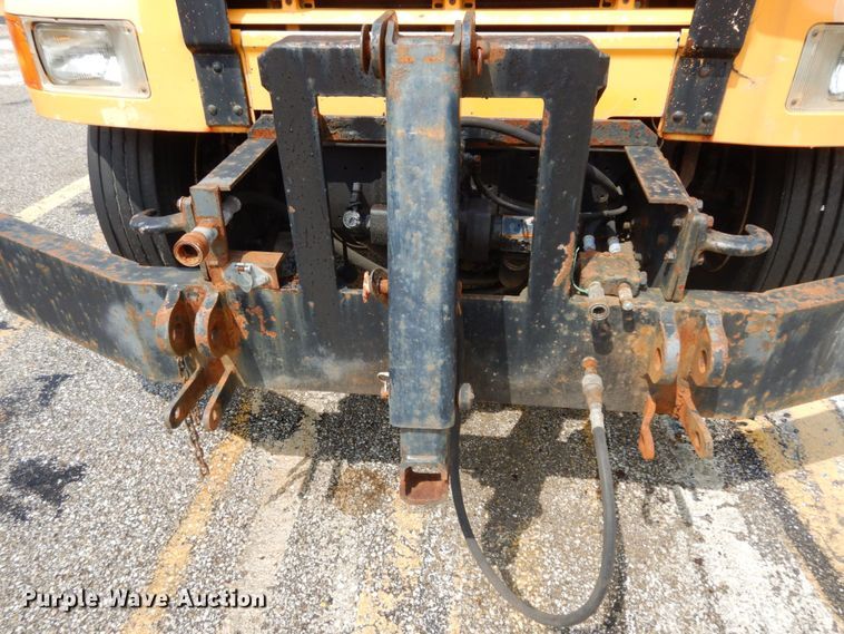 image for item LM9542 2001 International 4900  dump truck