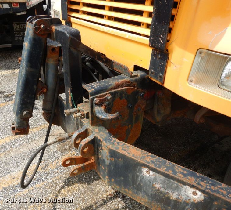 image for item LM9542 2001 International 4900  dump truck