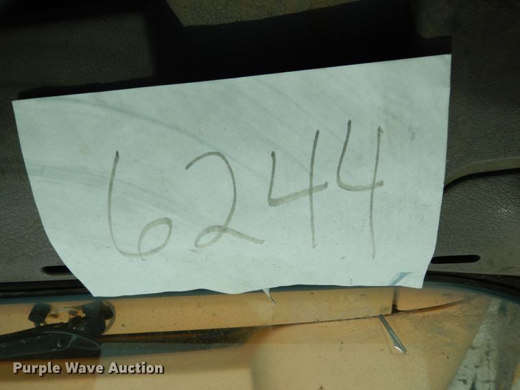 image for item LM9542 2001 International 4900  dump truck