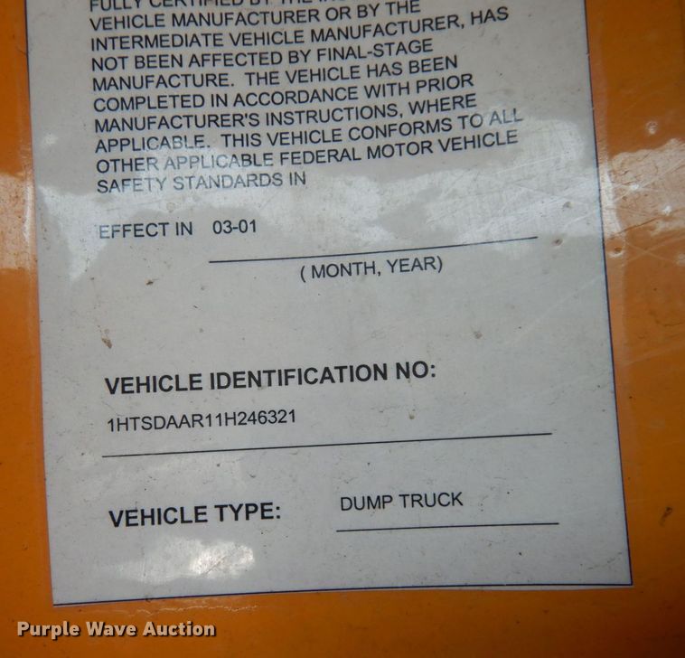 image for item LM9542 2001 International 4900  dump truck