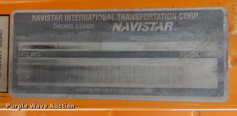 image for item LM9542 2001 International 4900  dump truck