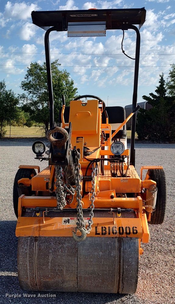 image for item LU9173 2016 LeeBoy 400T  double drum roller