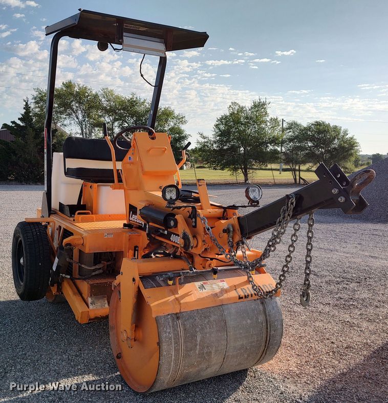 image for item LU9173 2016 LeeBoy 400T  double drum roller