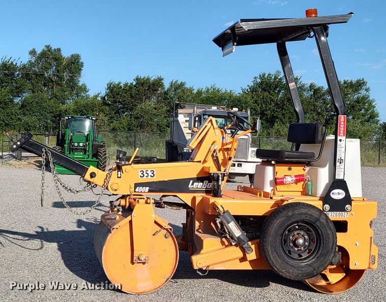 image for item LU9173 2016 LeeBoy 400T  double drum roller