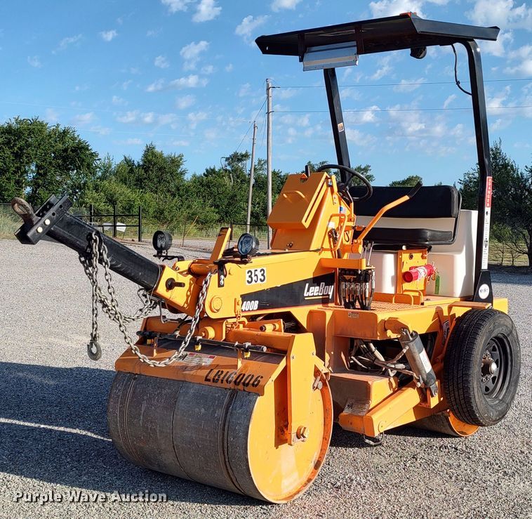 image for item LU9173 2016 LeeBoy 400T  double drum roller