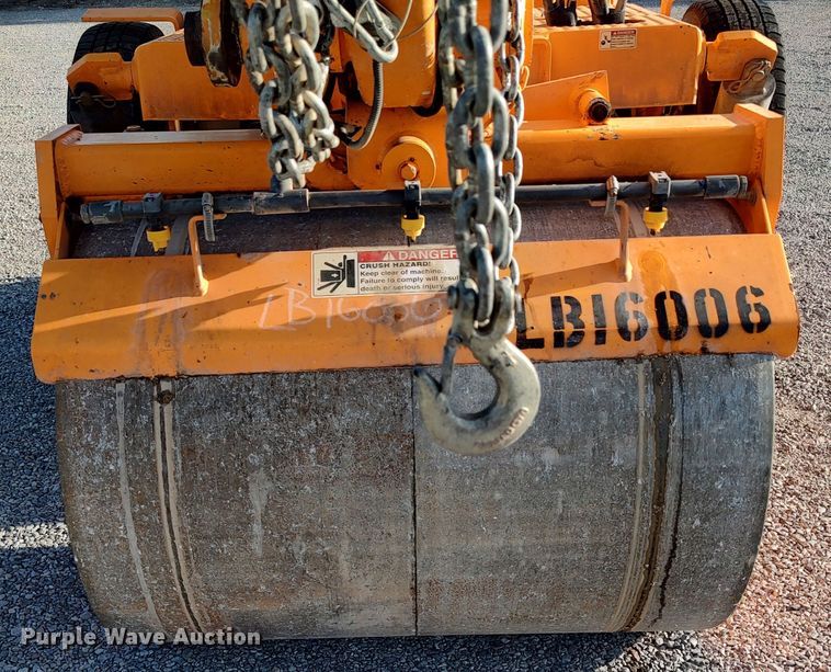 image for item LU9173 2016 LeeBoy 400T  double drum roller