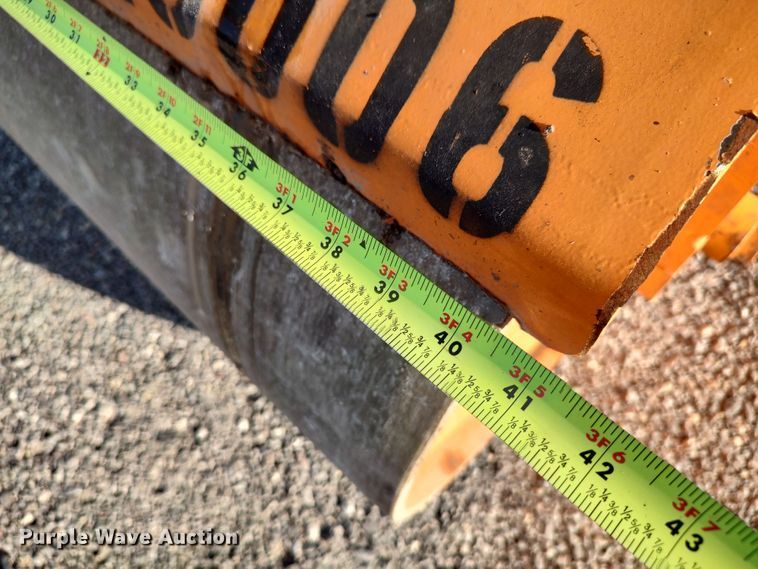 image for item LU9173 2016 LeeBoy 400T  double drum roller