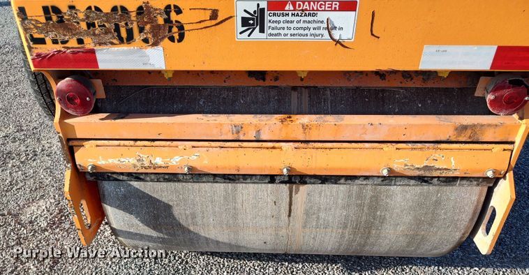 image for item LU9173 2016 LeeBoy 400T  double drum roller