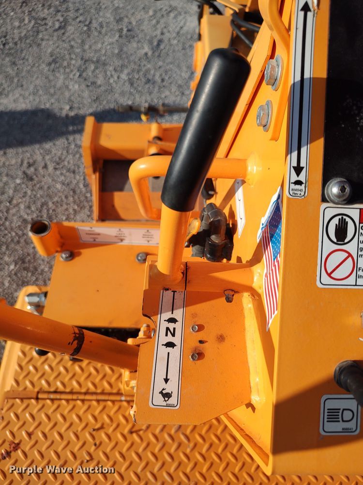 image for item LU9173 2016 LeeBoy 400T  double drum roller