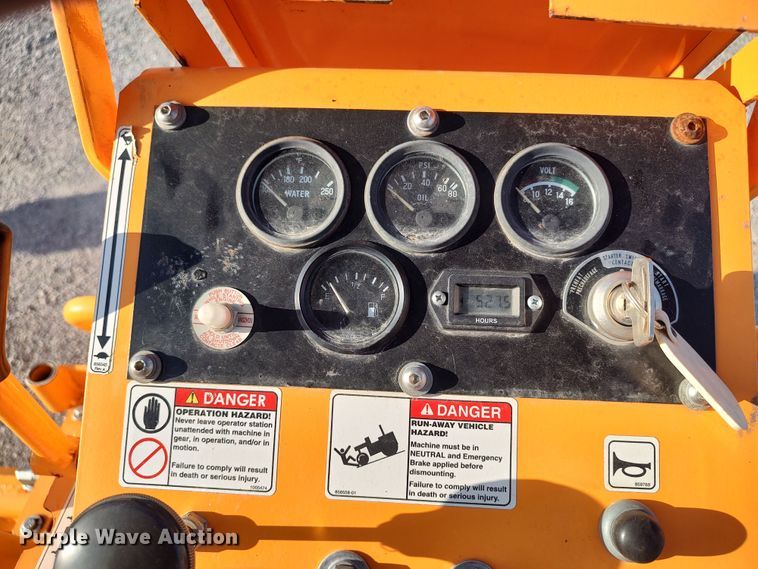 image for item LU9173 2016 LeeBoy 400T  double drum roller