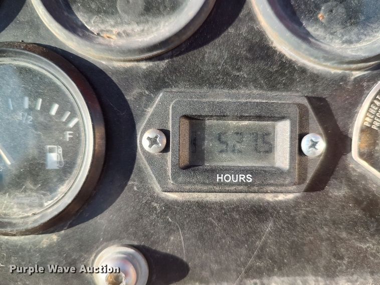 image for item LU9173 2016 LeeBoy 400T  double drum roller