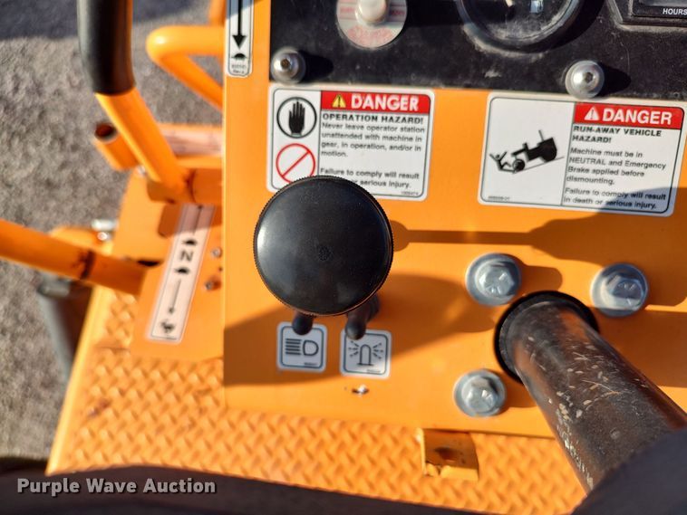 image for item LU9173 2016 LeeBoy 400T  double drum roller