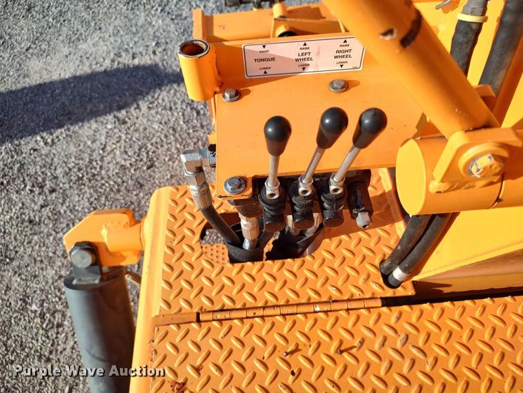 image for item LU9173 2016 LeeBoy 400T  double drum roller