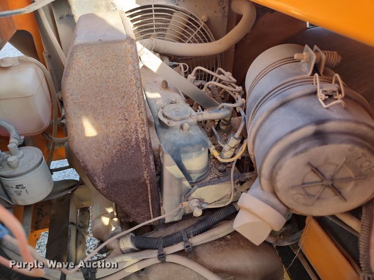 image for item LU9173 2016 LeeBoy 400T  double drum roller