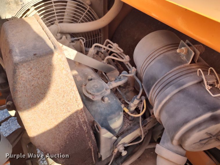 image for item LU9173 2016 LeeBoy 400T  double drum roller