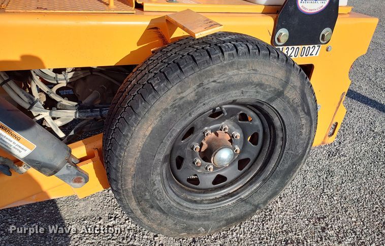 image for item LU9173 2016 LeeBoy 400T  double drum roller