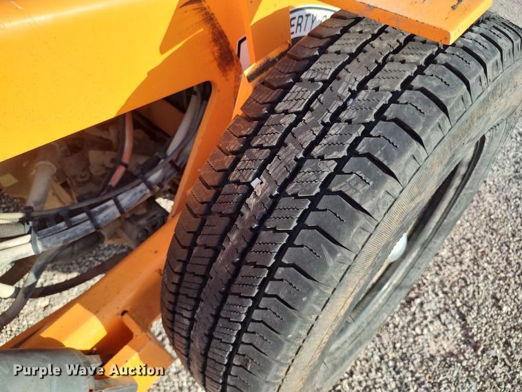 image for item LU9173 2016 LeeBoy 400T  double drum roller