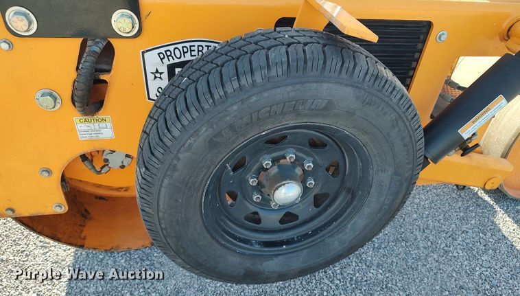 image for item LU9173 2016 LeeBoy 400T  double drum roller