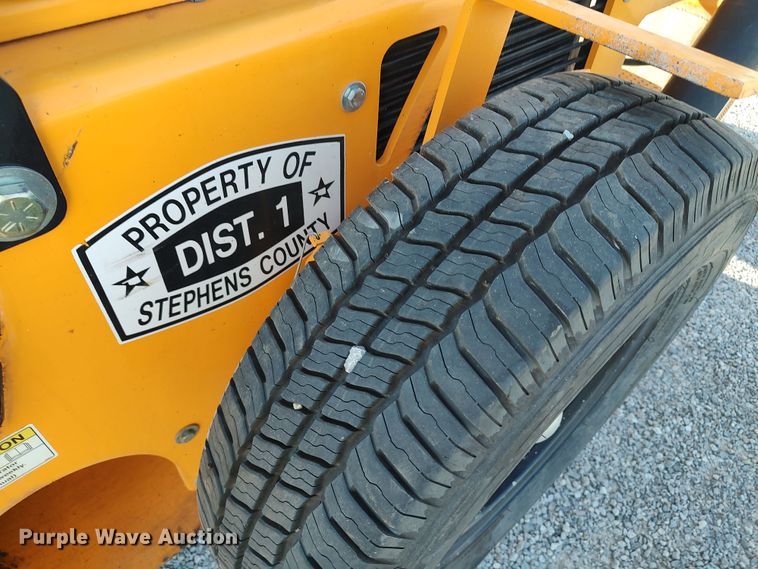 image for item LU9173 2016 LeeBoy 400T  double drum roller