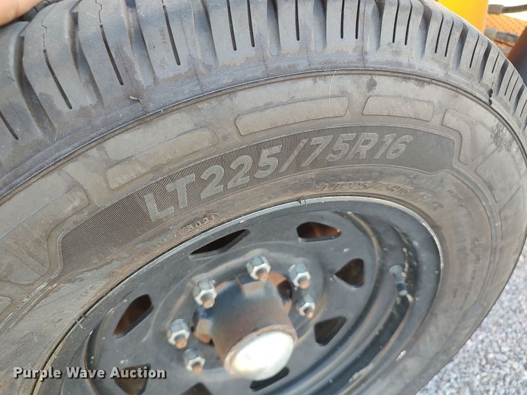 image for item LU9173 2016 LeeBoy 400T  double drum roller