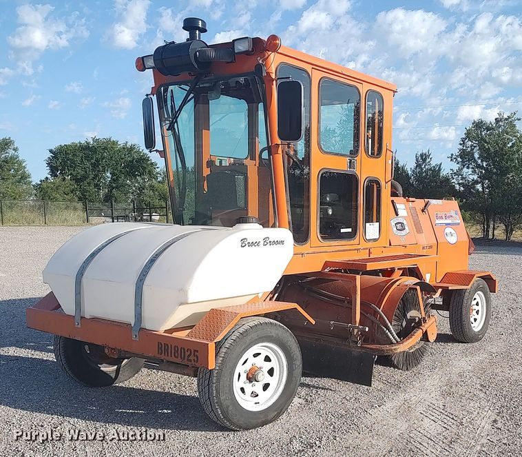 image for item LU9174 2018 Broce RCT350  broom