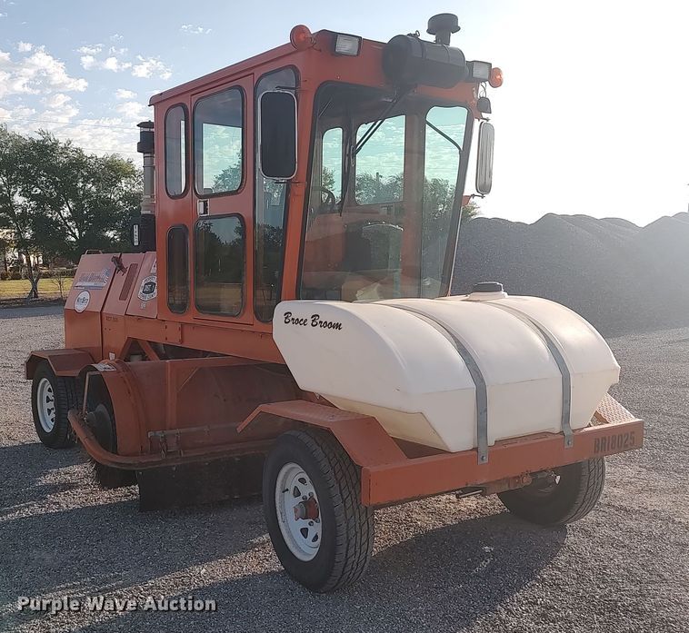 image for item LU9174 2018 Broce RCT350  broom