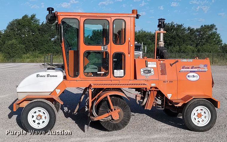 image for item LU9174 2018 Broce RCT350  broom