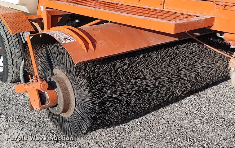 image for item LU9174 2018 Broce RCT350  broom